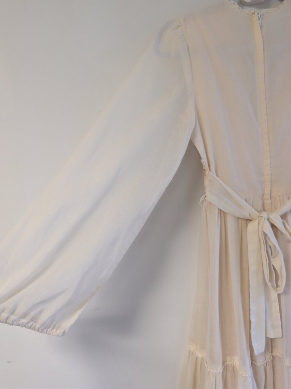 1970s Vintage Maxi Dress with lace rainbow floral details - Picture 6 of 12